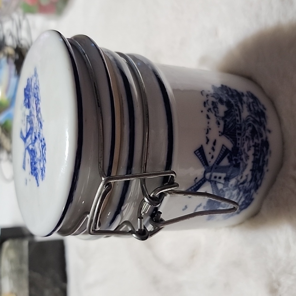 CERAMIC  TELEFLORA  DELFT WINDMILL CROCK WITH  METAL  SNAP HINGED LID.